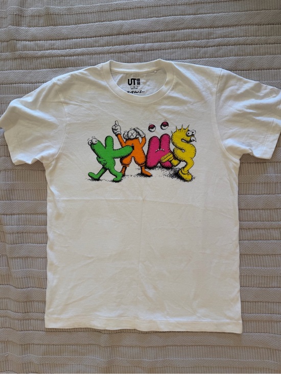 Uniqlo x KAWS Tops - UT x KAWS White Graphic Tee